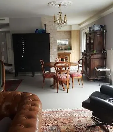 Appartement Dans Un Jardin *